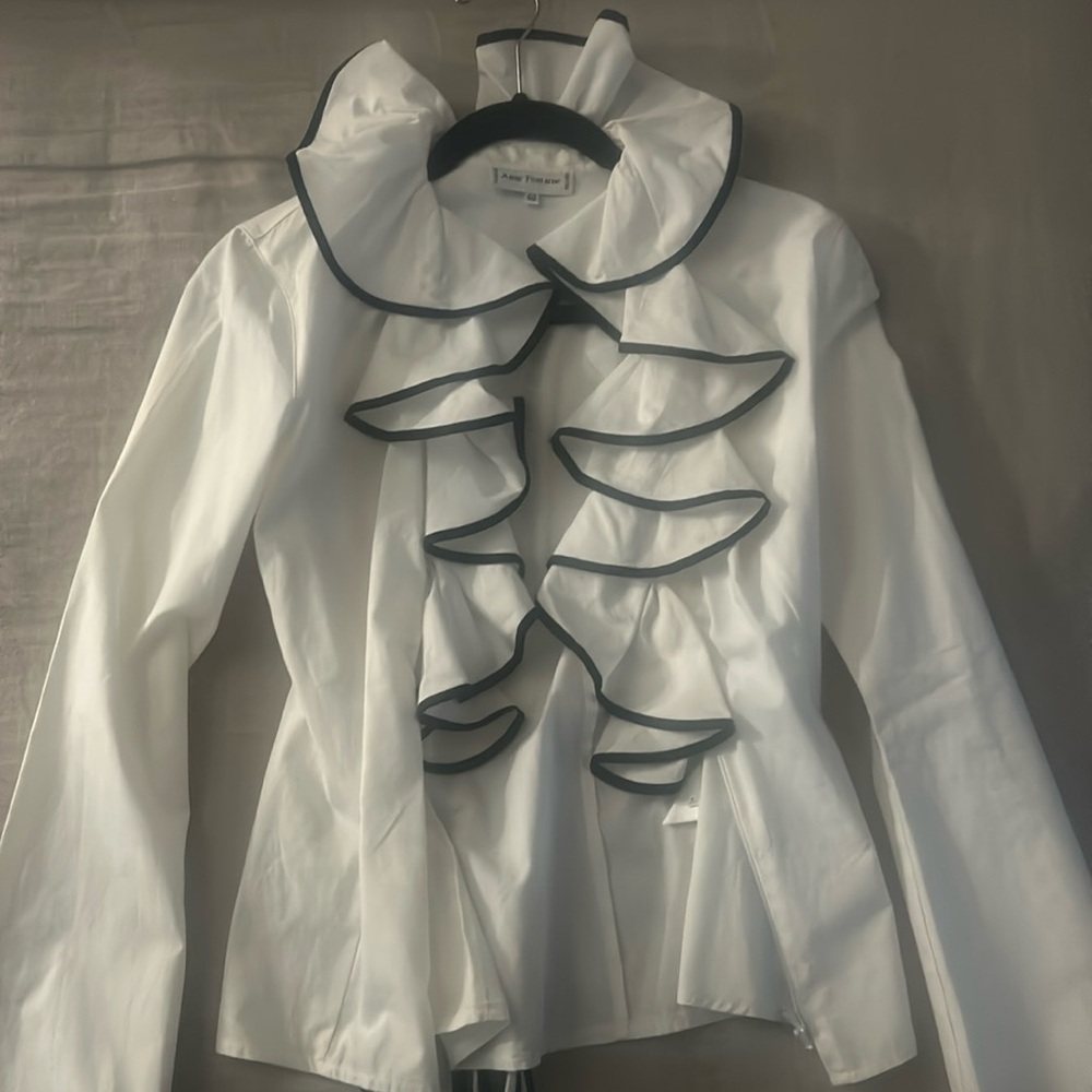 ANNE FONTAINE WHITE WITH BLACK TRIM. SIZE 40